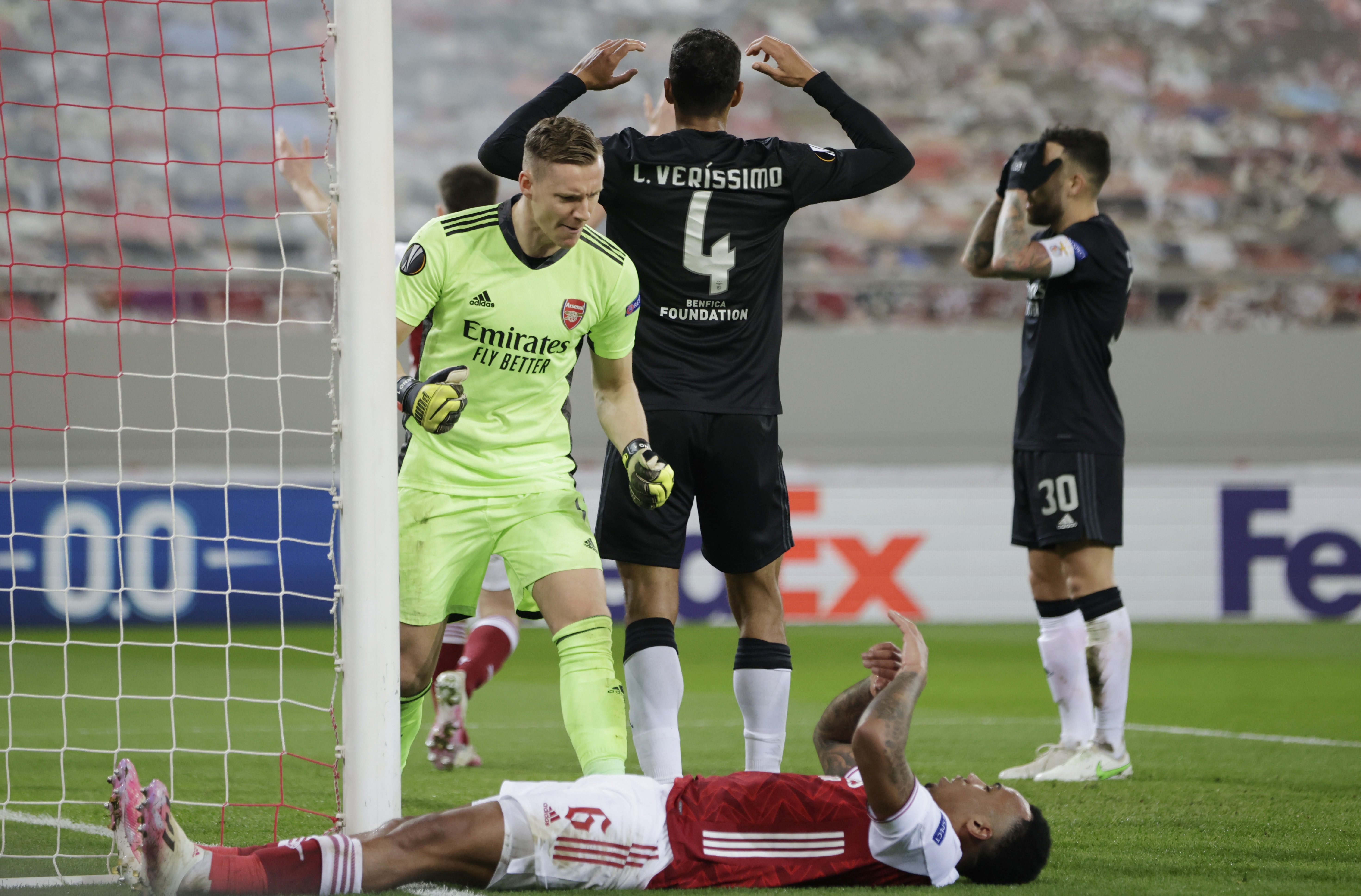 Arsenal vao vong trong anh 9