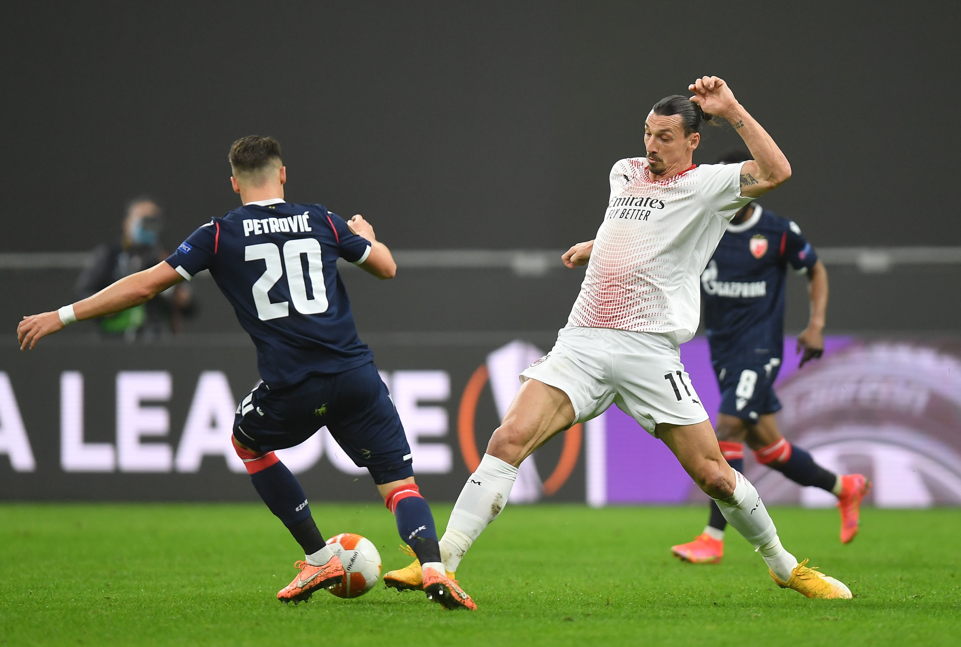 AC Milan vao vong trong anh 6