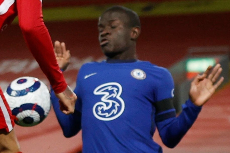 Chelsea thoat penalty o tinh huong gay tranh cai hinh anh