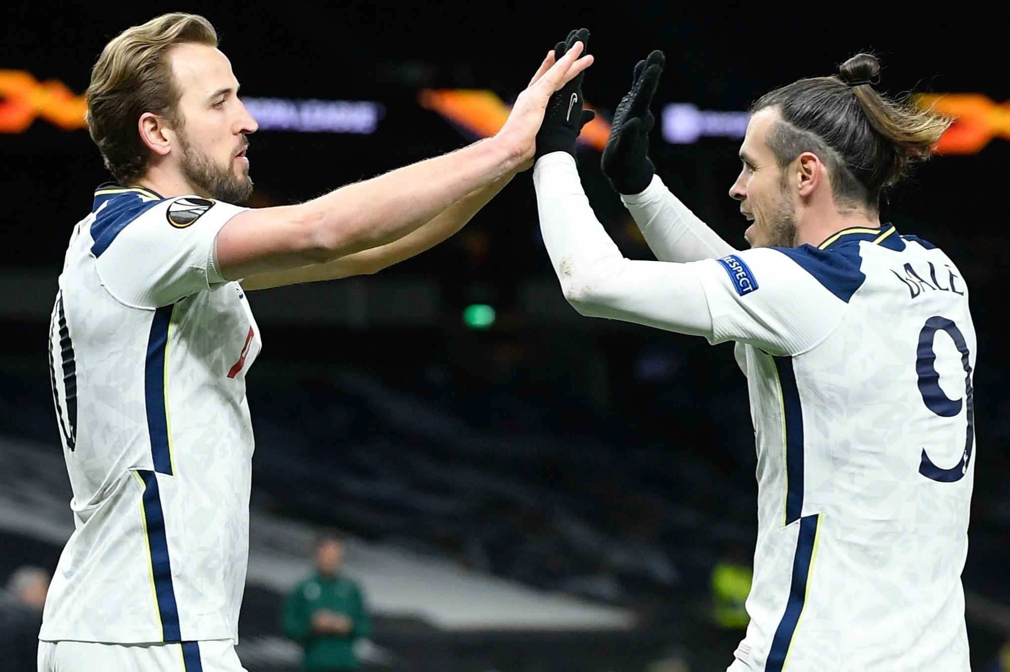 Kane lap cu dup trong chien thang cua Tottenham hinh anh