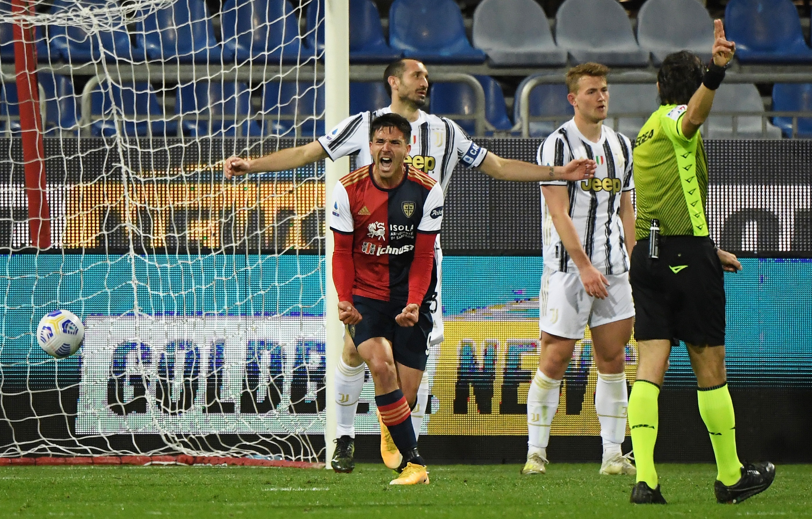 Ronaldo lap hat-trick anh 2