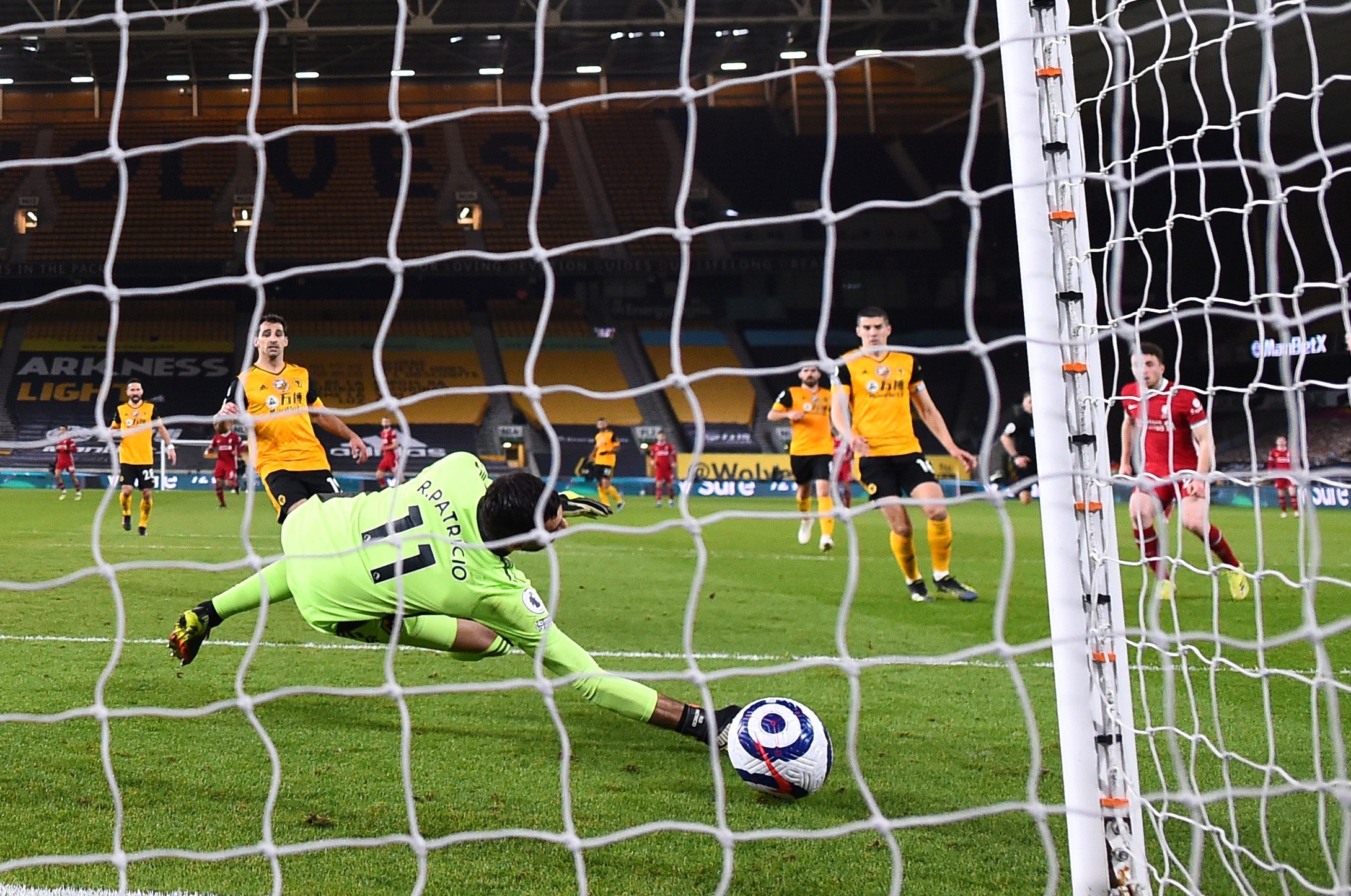 Patricio chan thuong anh 8