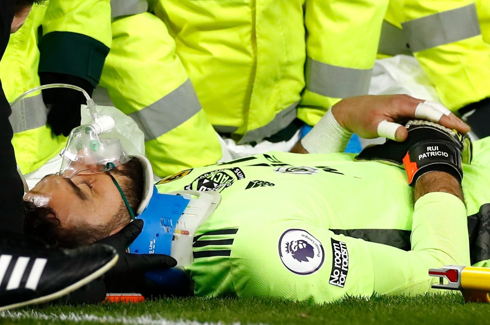 Thu mon Wolves bat tinh sau pha va cham voi dong doi hinh anh