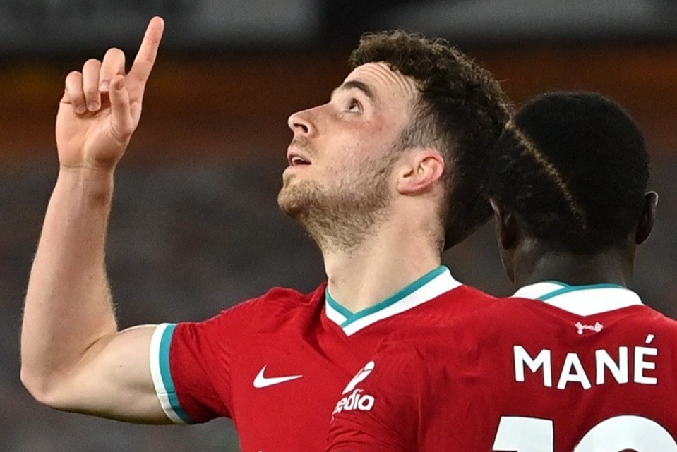 Liverpool tro lai top 6 sau tran thang Wolves hinh anh