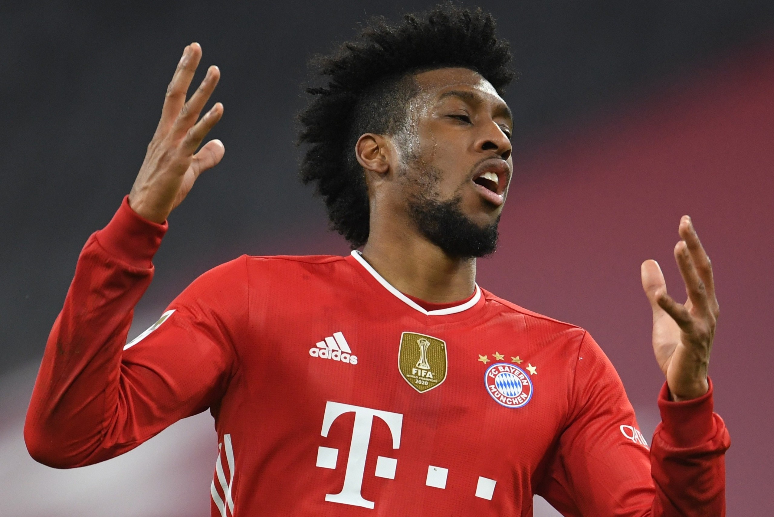 Sao Bayern bi phat tien vi di nham xe den san tap hinh anh