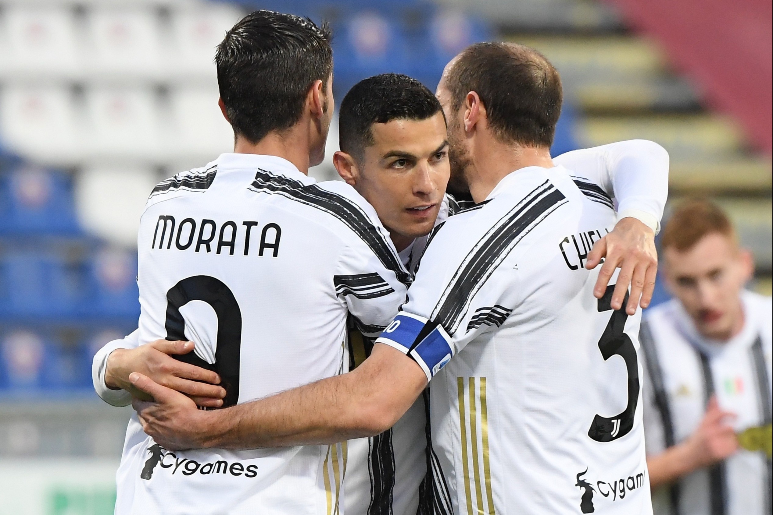 Ronaldo vuot Pele anh 1