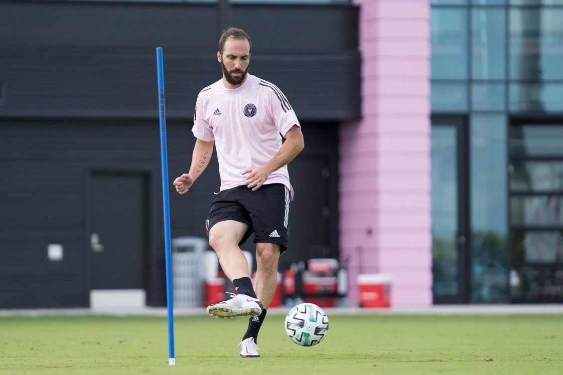 Messi roi Barca anh 1