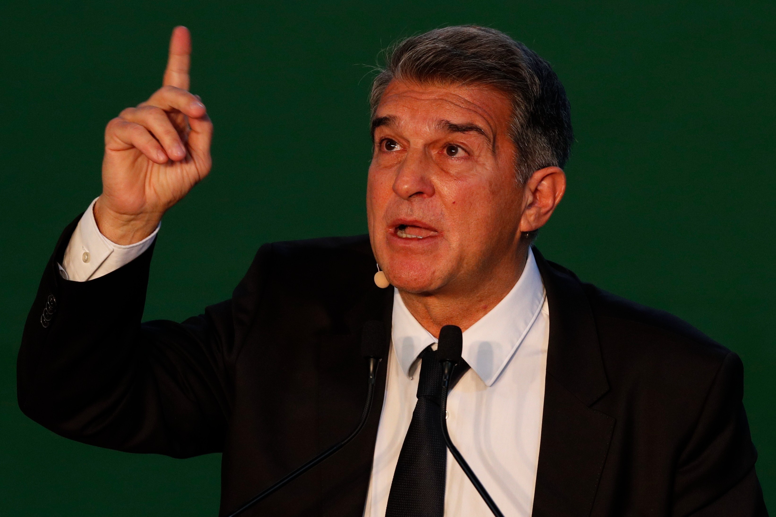 Chu tich Barca 'lam moi thu co the' de giu Messi hinh anh