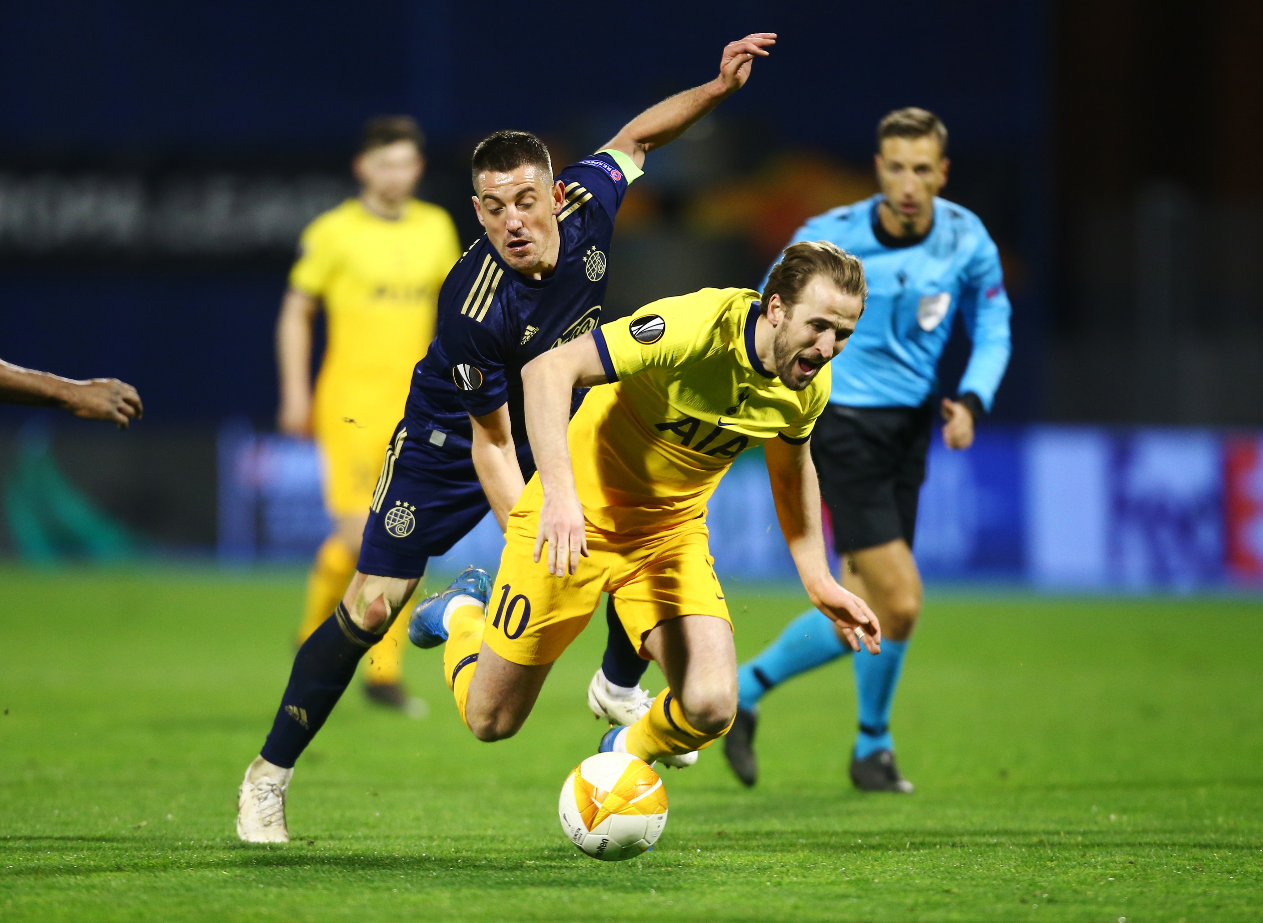 Tottenham bi loai anh 1