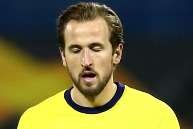 Tottenham bi loai khoi Europa League hinh anh