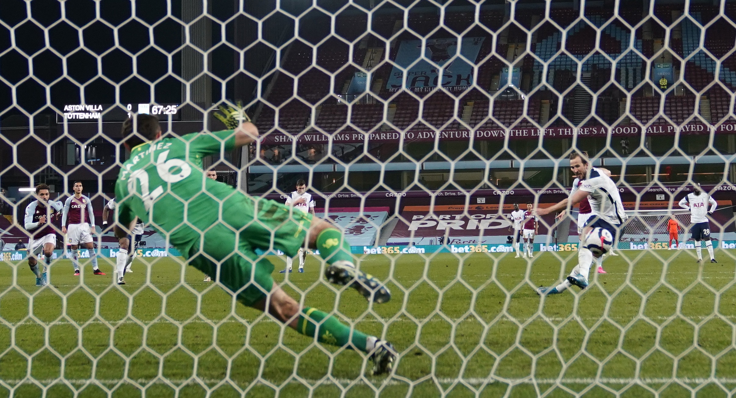 Aston Villa dau voi Tottenham anh 2