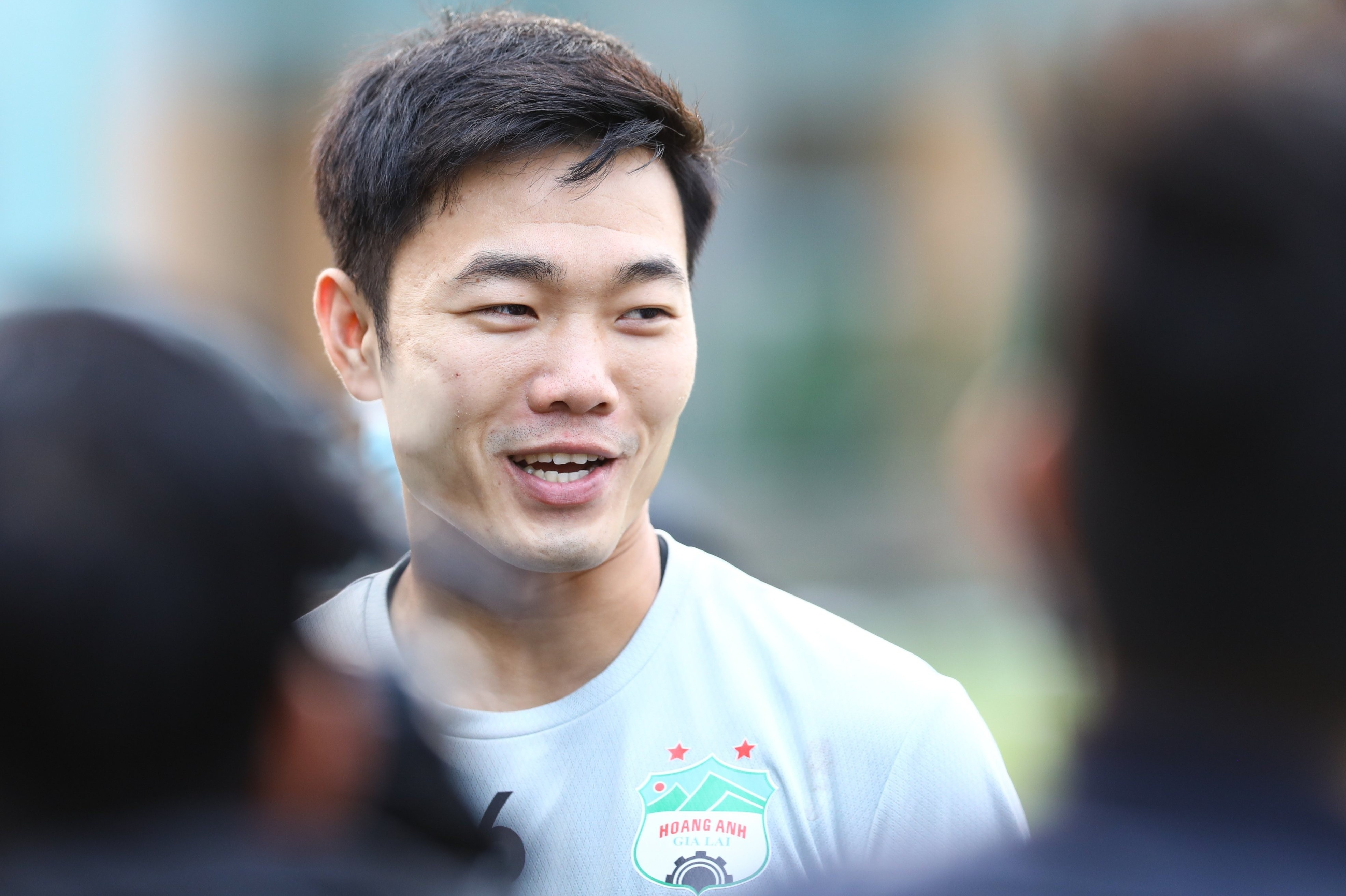 Xuan Truong tro tai phien dich cho ngoai binh HAGL hinh anh