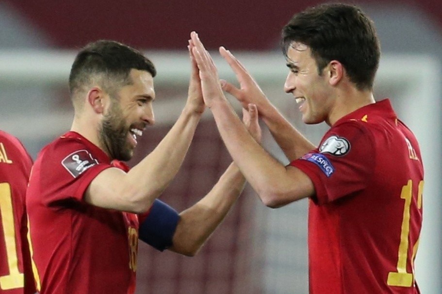 Tay Ban Nha thang nhoc o phut bu gio hinh anh