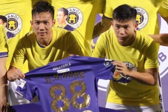 Hung Dung nhan duoc dong vien tu dong doi hinh anh