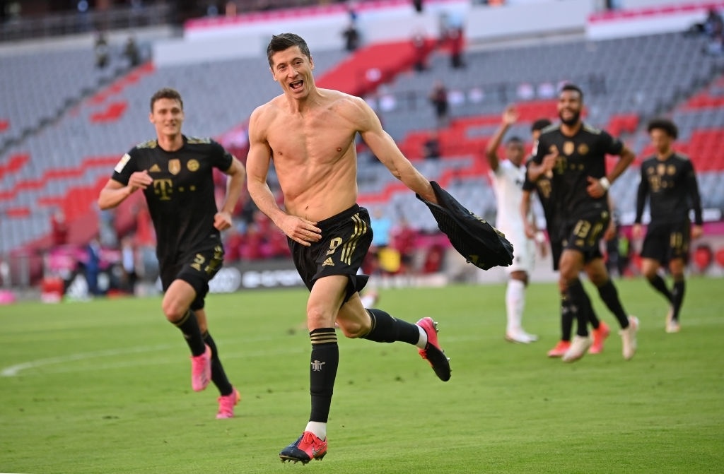 Lewandowski pha ky luc anh 4