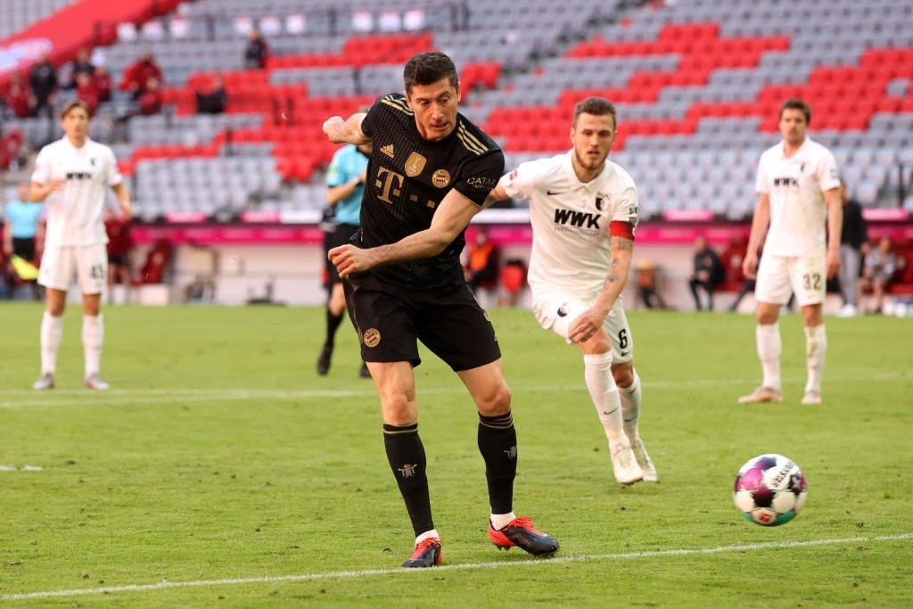 Lewandowski pha ky luc anh 2