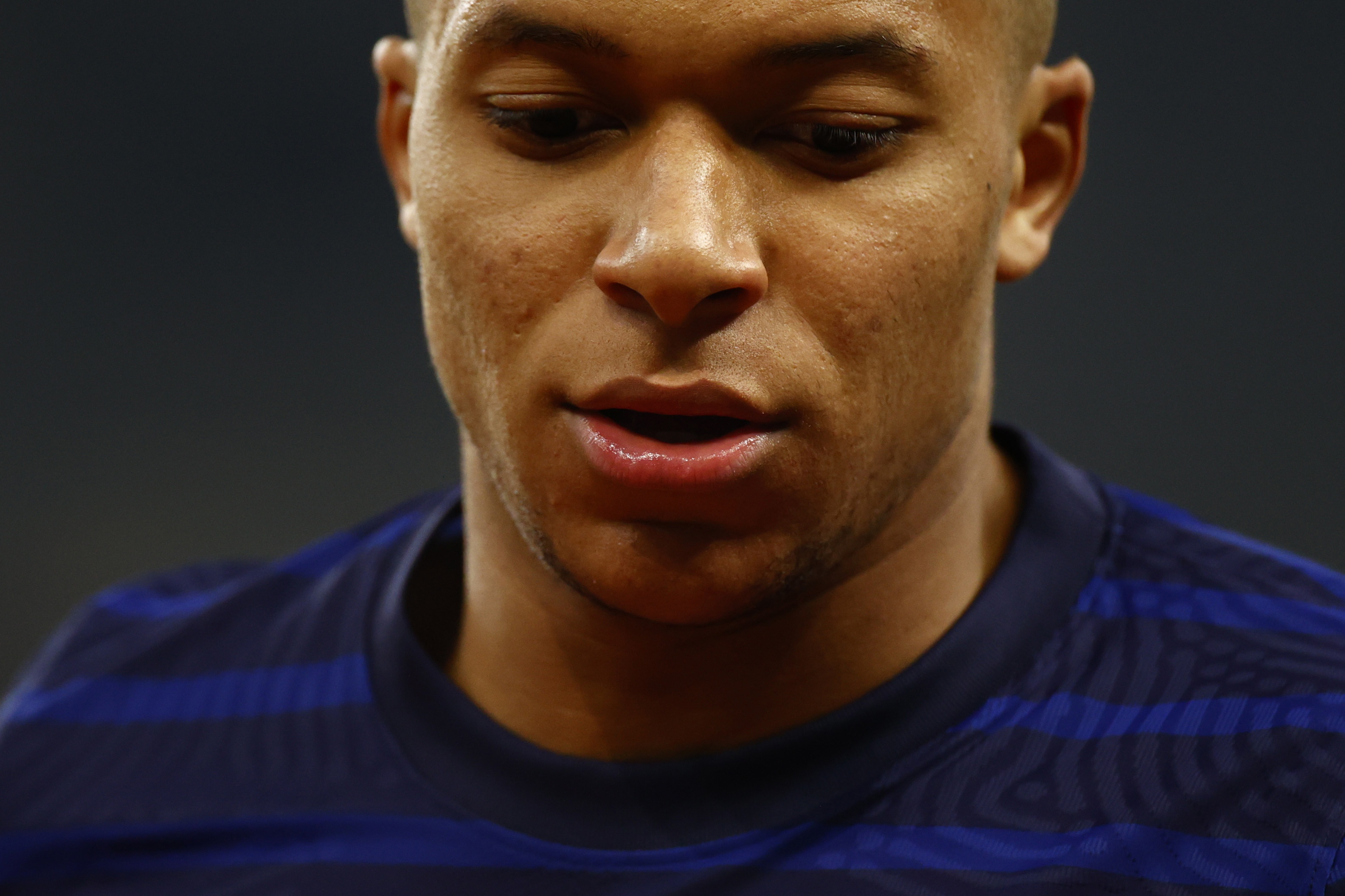 Mbappe cam thay met moi tai Phap hinh anh