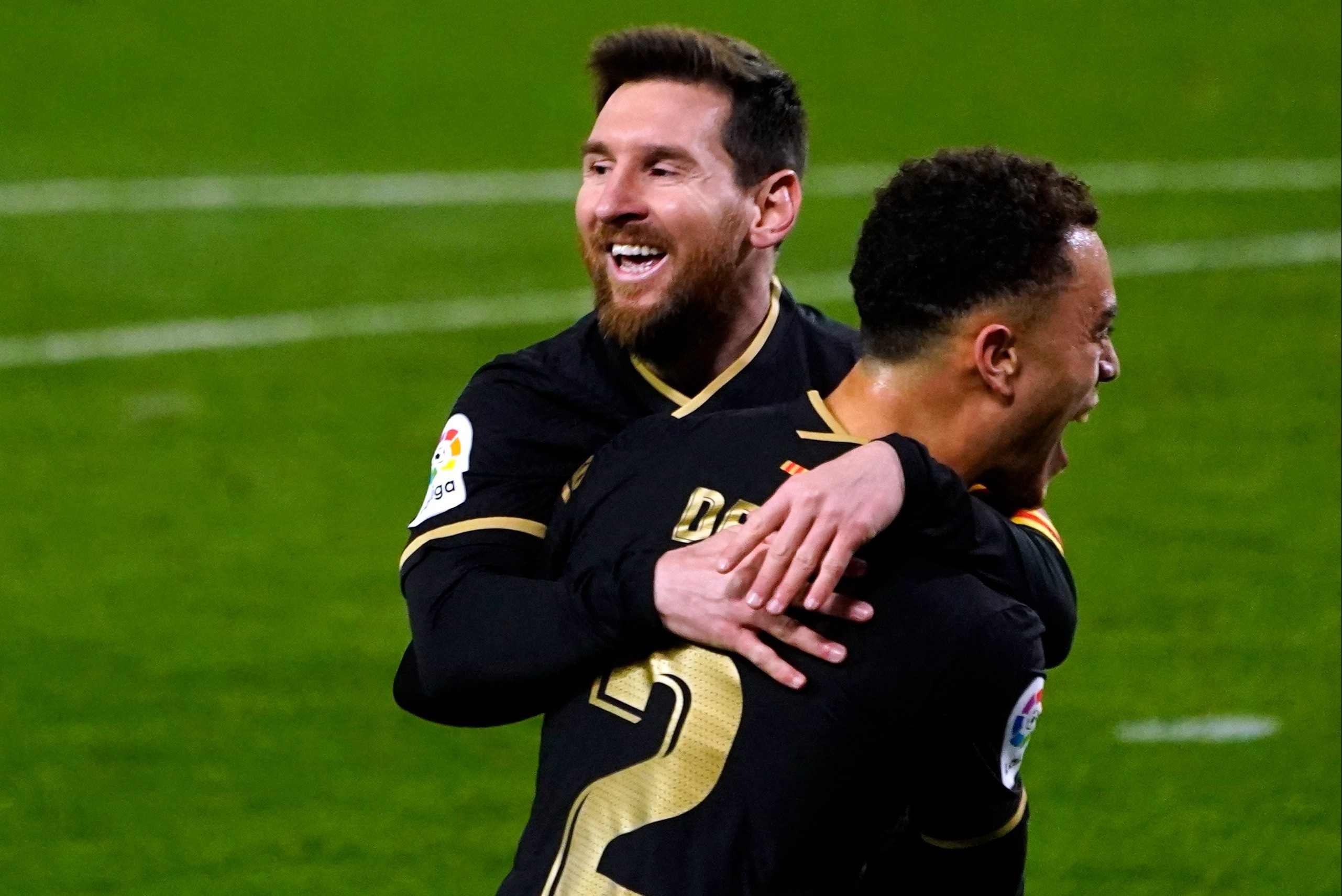 Messi roi Barca anh 1