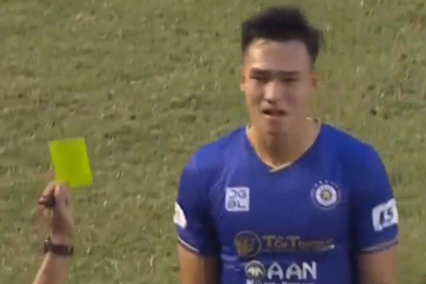 Bui Hoang Viet Anh nhan the vang vi da dong doi cu hinh anh