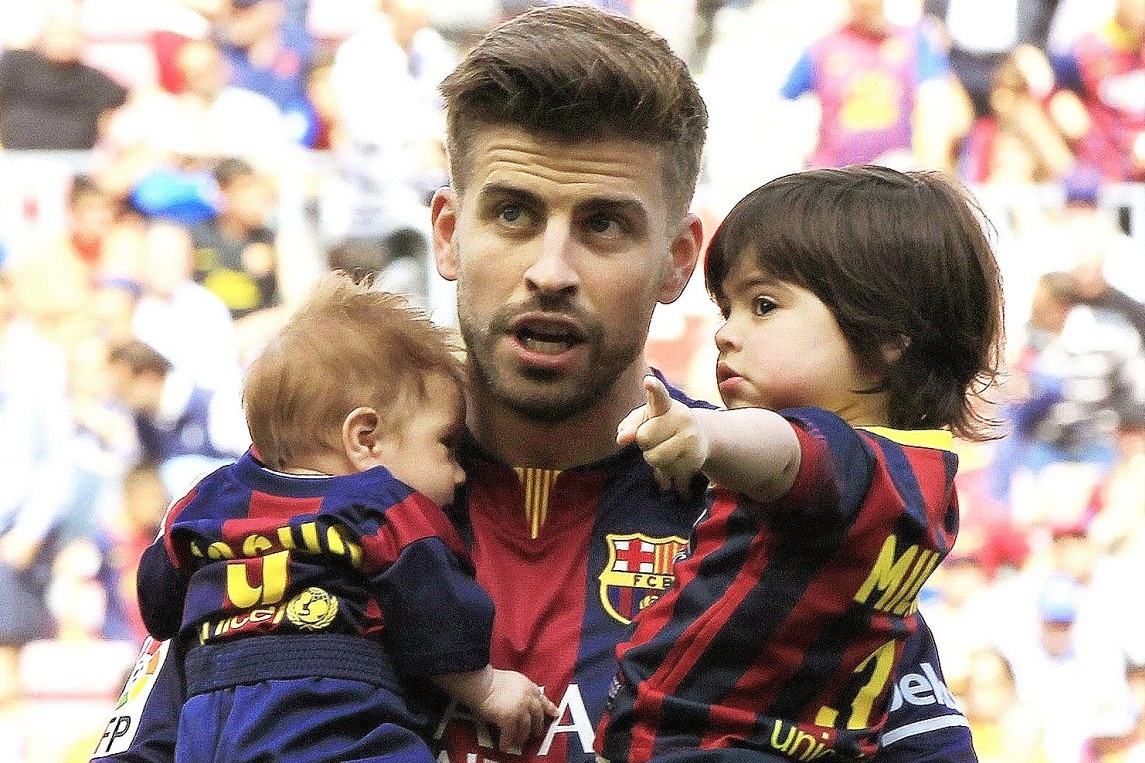 Pique: 'Cac con toi song duoi ap luc qua lon' hinh anh