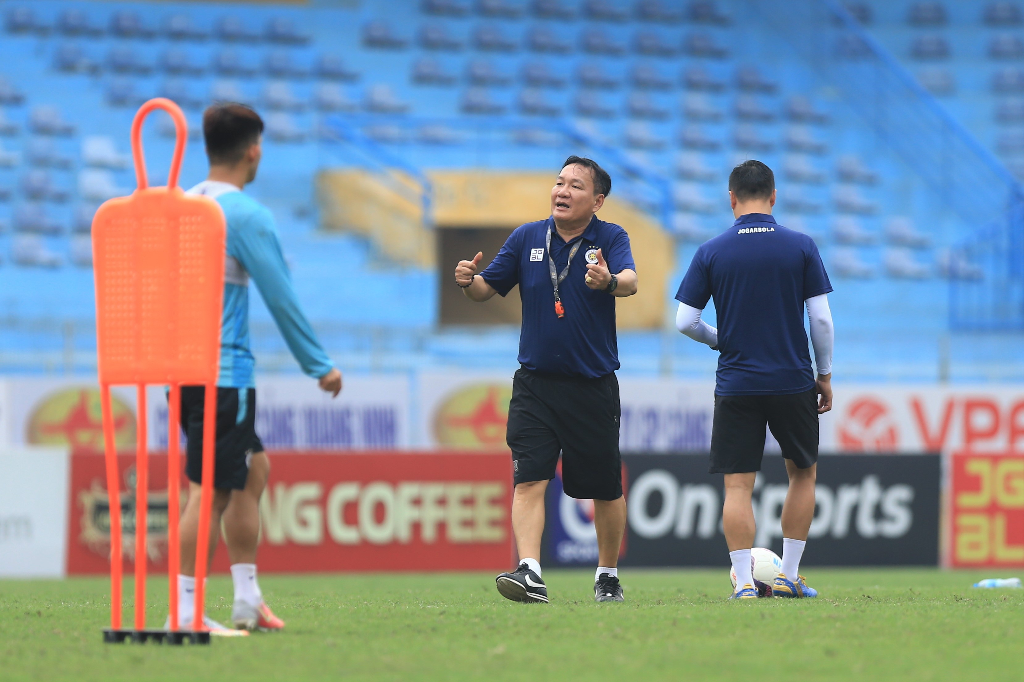 CLB Ha Noi thay HLV anh 7