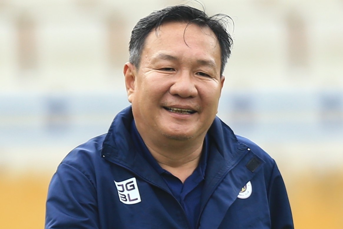 HLV Hoang Van Phuc ra mat o buoi tap dau tien voi CLB Ha Noi hinh anh
