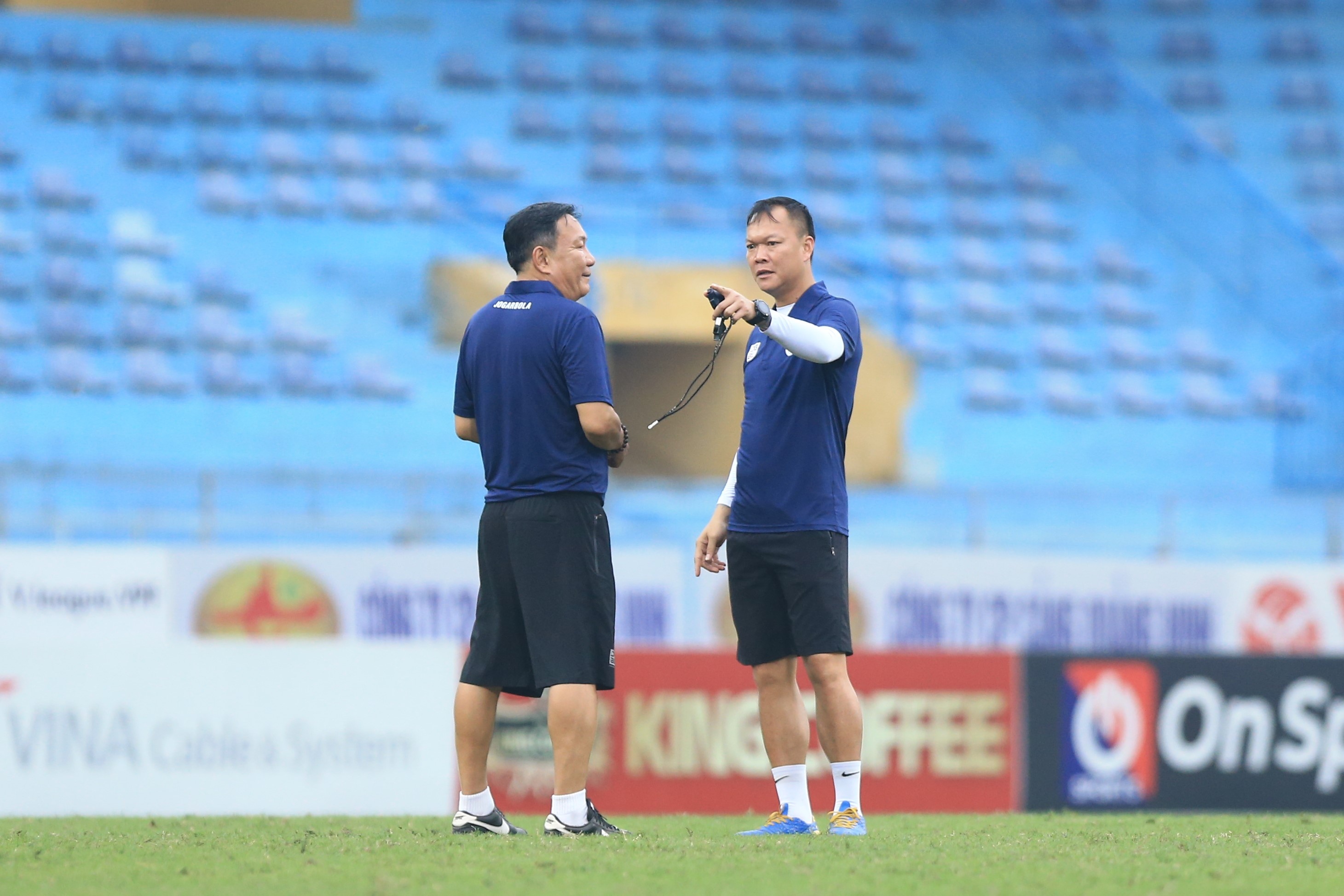 CLB Ha Noi thay HLV anh 6