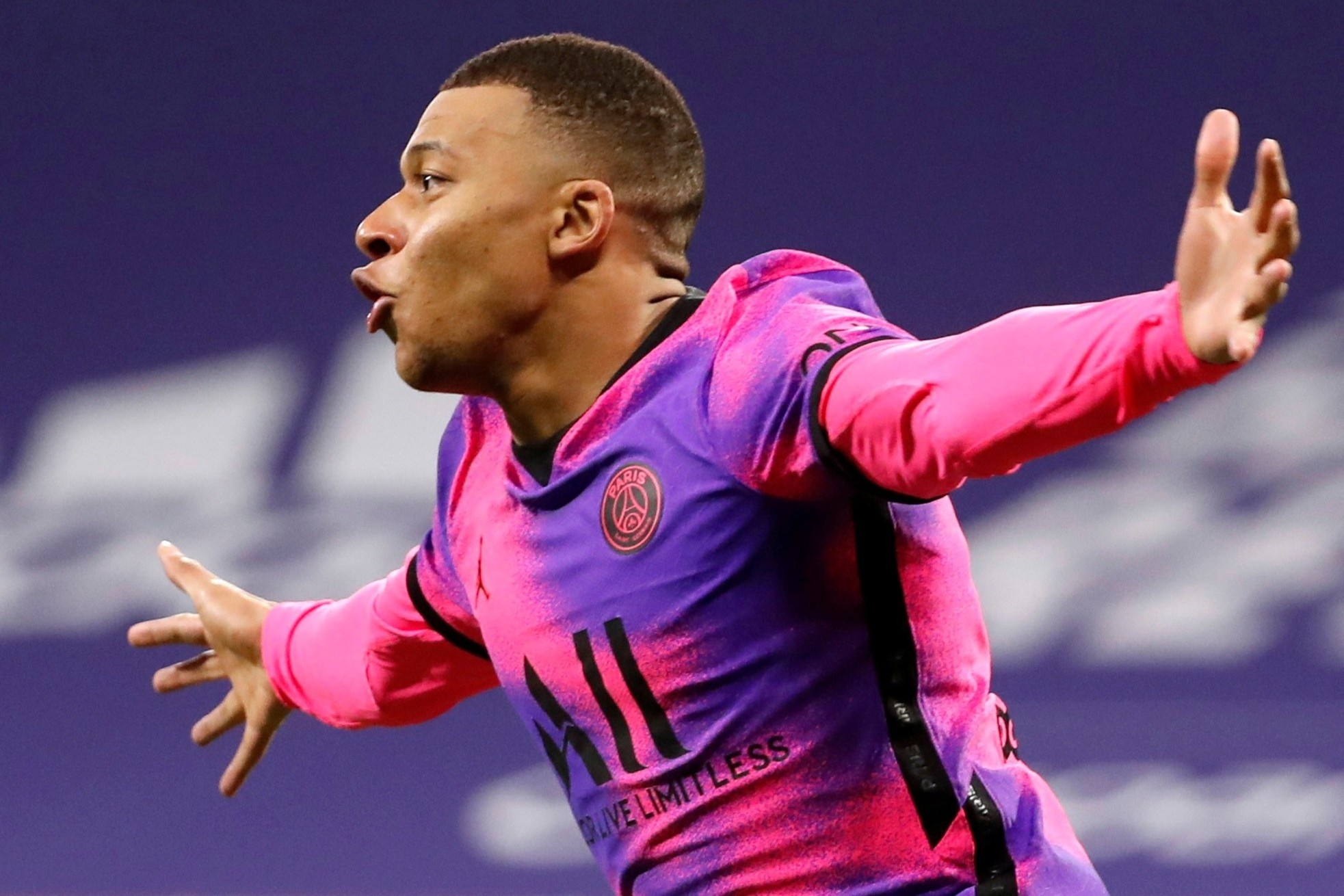 Mbappe truoc thoi co xung vuong o Champions League hinh anh