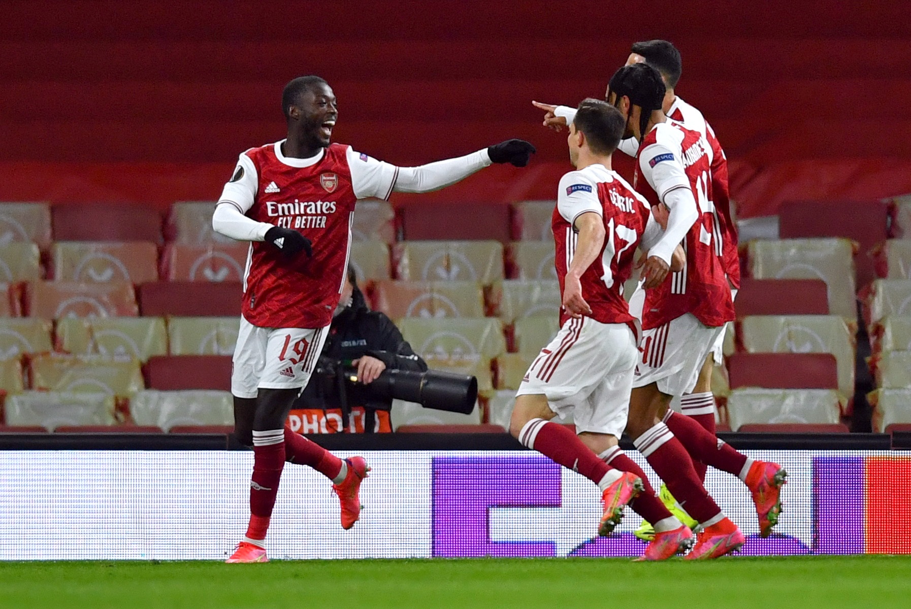 Arsenal hoa Slavia anh 1