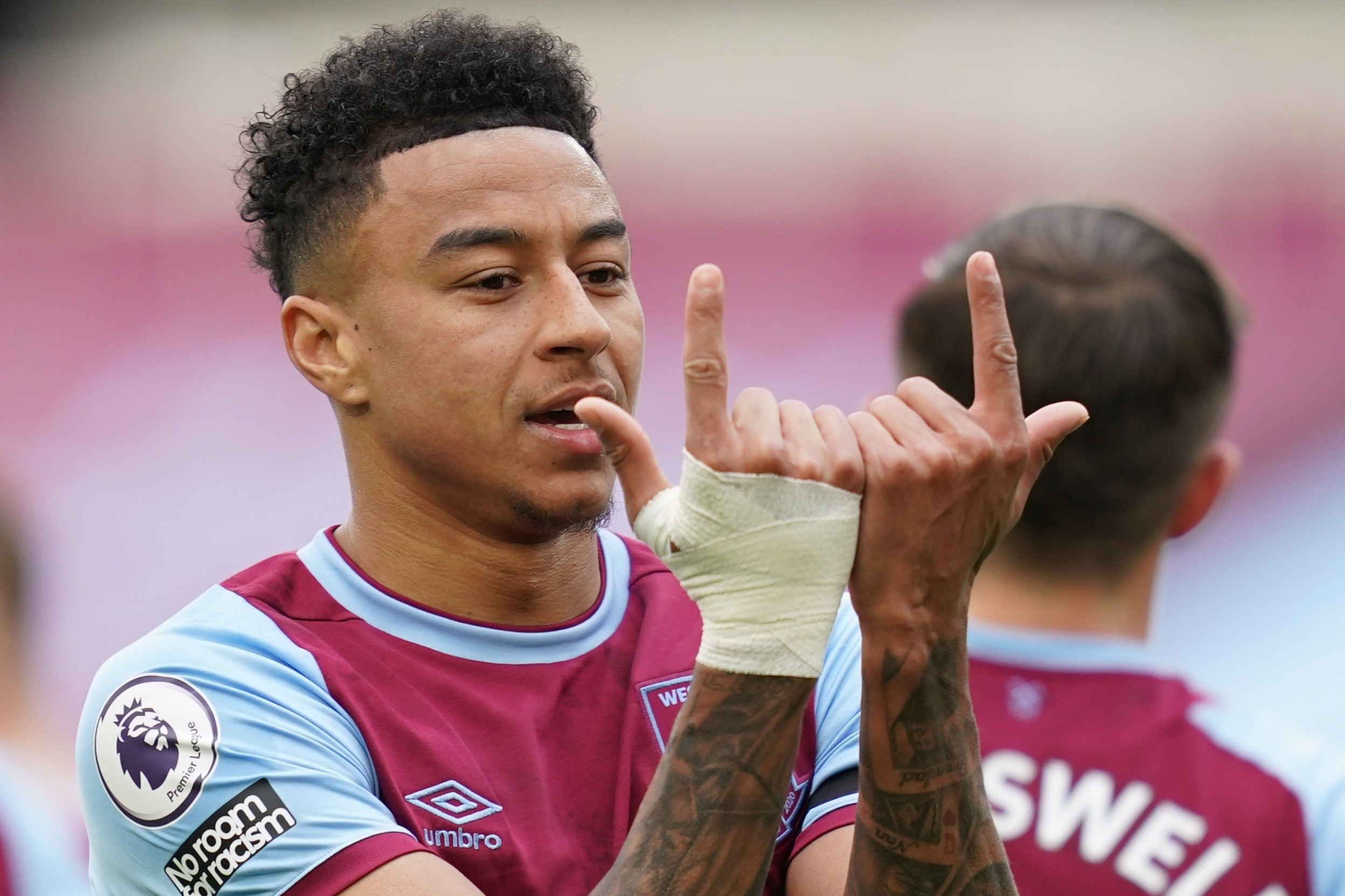 Lingard lap cu dup day Chelsea khoi top 4 hinh anh