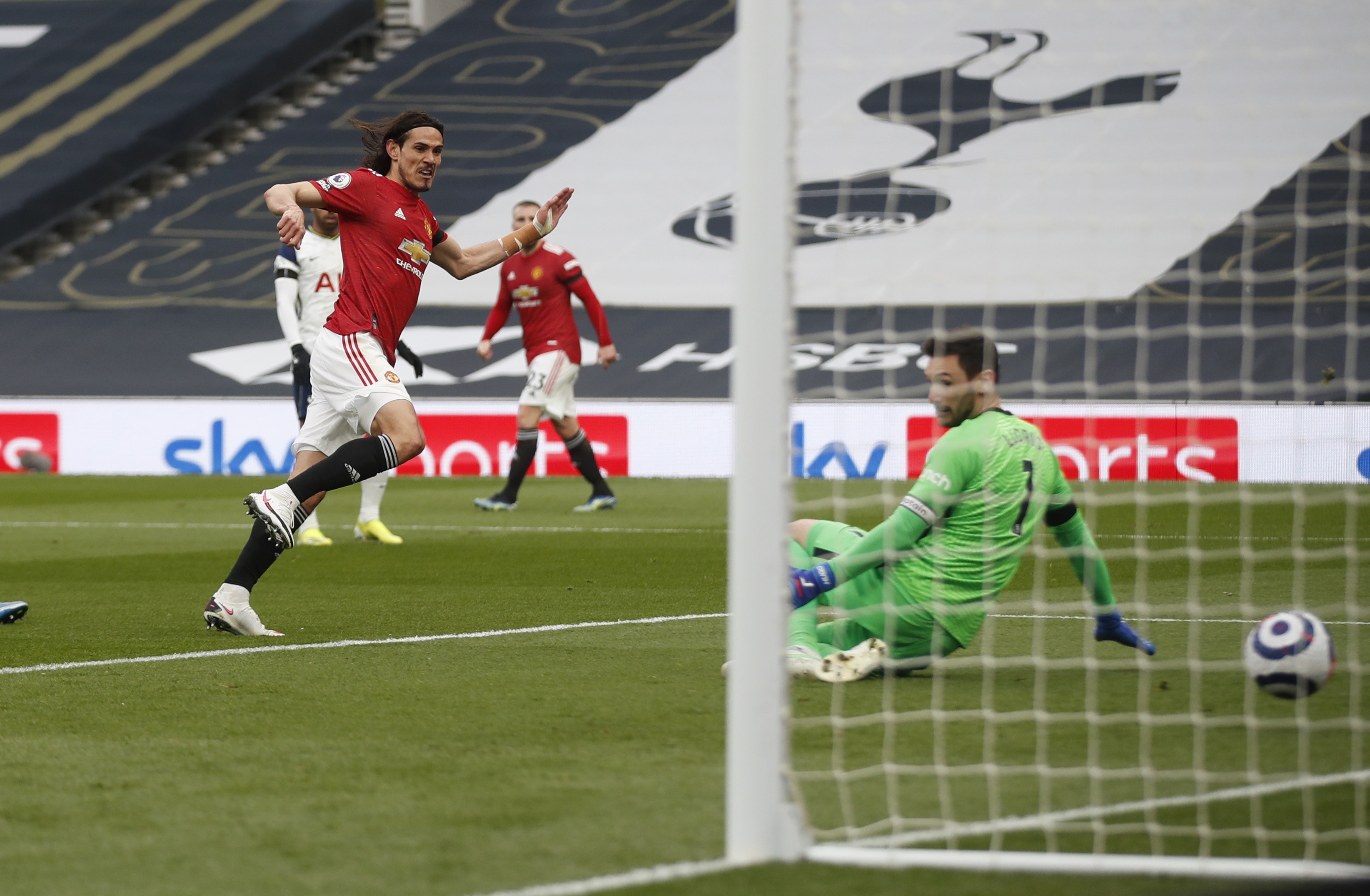 Cavani bi tuoc ban thang anh 1