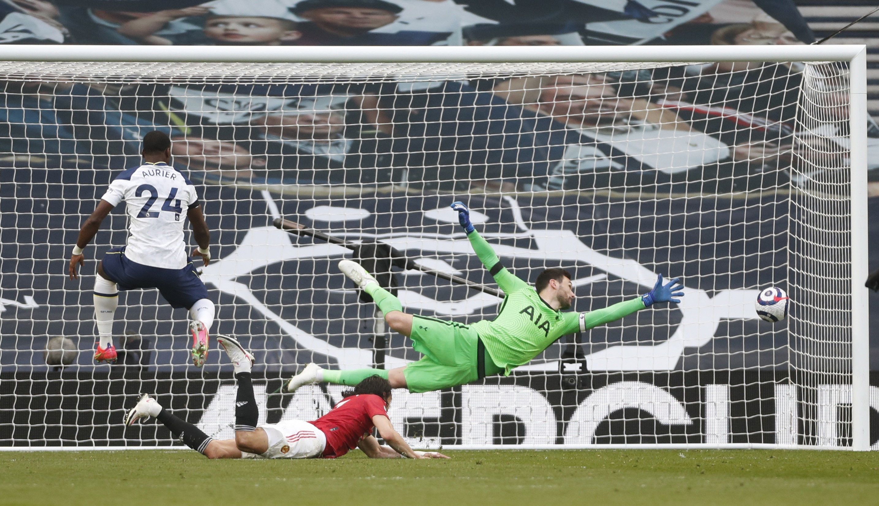 Cavani bi tuoc ban thang anh 2