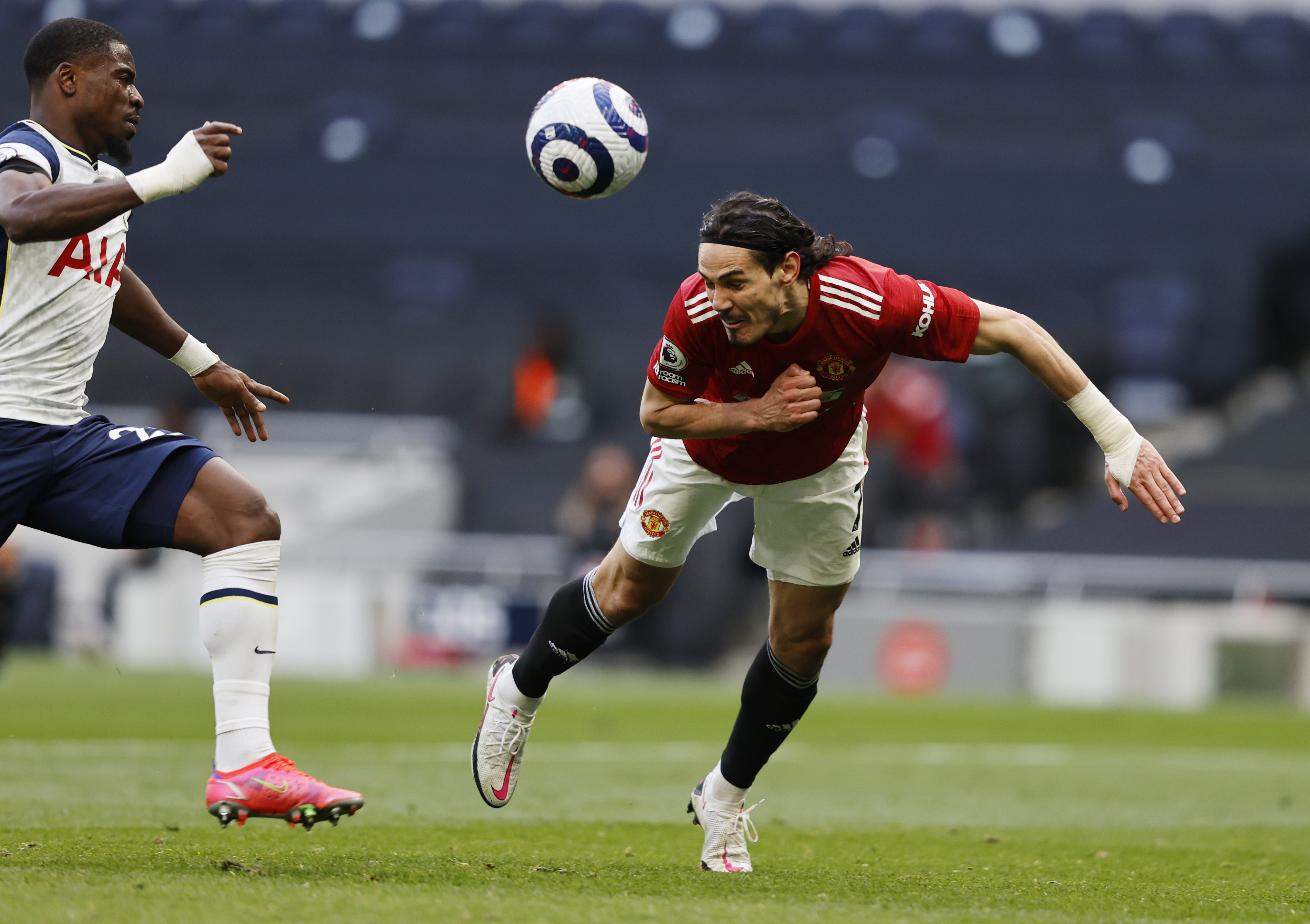 Cavani bi tuoc ban thang anh 4