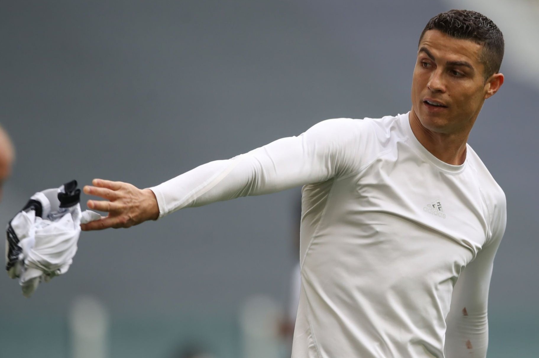 Ronaldo nem ao sau tran dau cua Juventus hinh anh