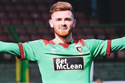 Cu danh dau thanh ban o khoang cach hon 35 m hinh anh