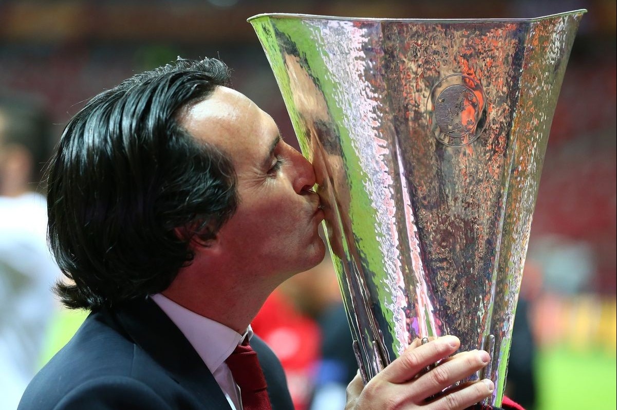 Cuu HLV Arsenal lap ky luc tai Europa League hinh anh