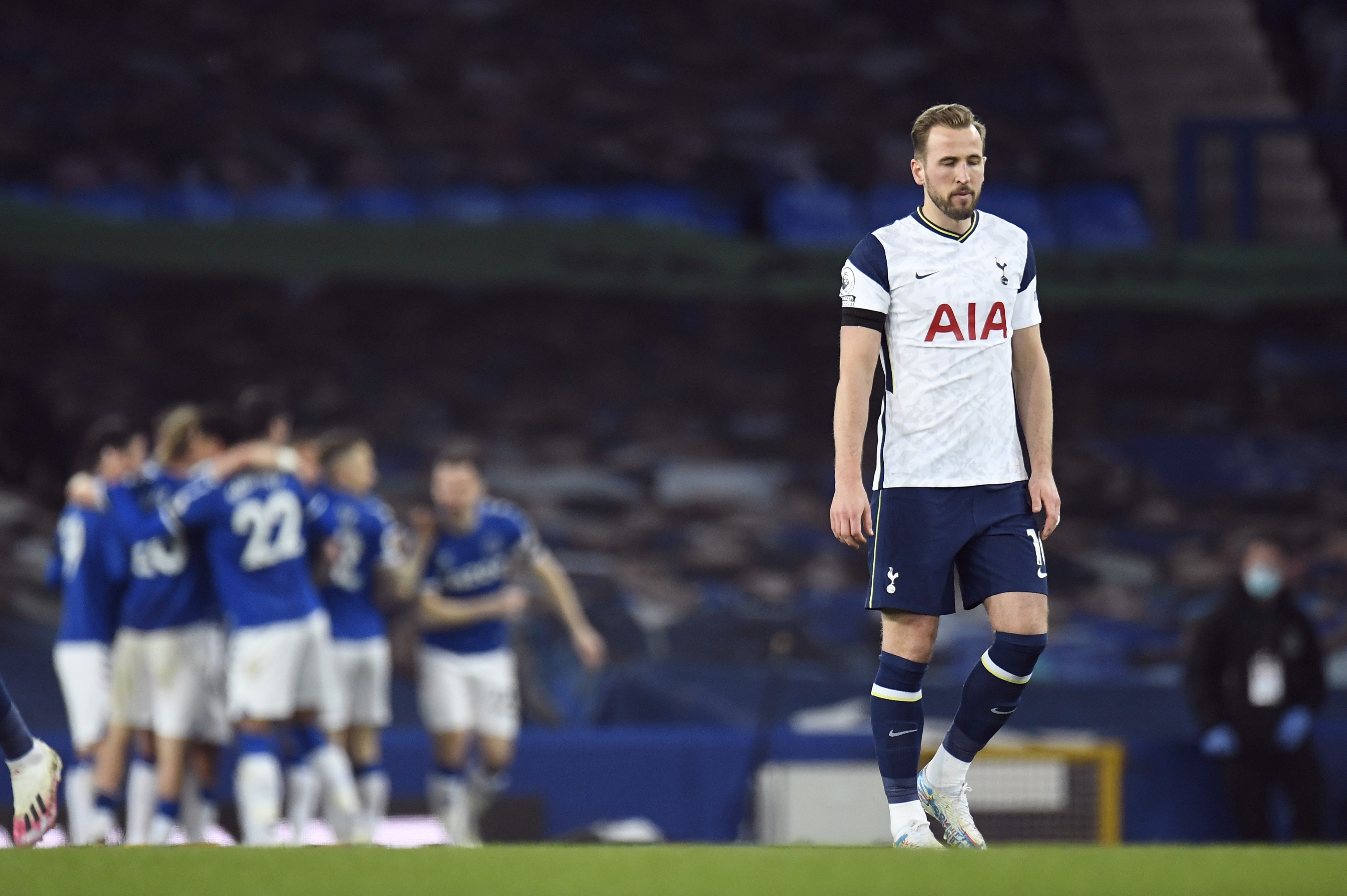Kane roi Tottenham anh 1