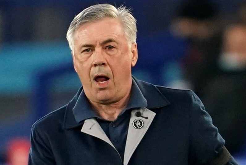 'Super League la mot tro dua' hinh anh