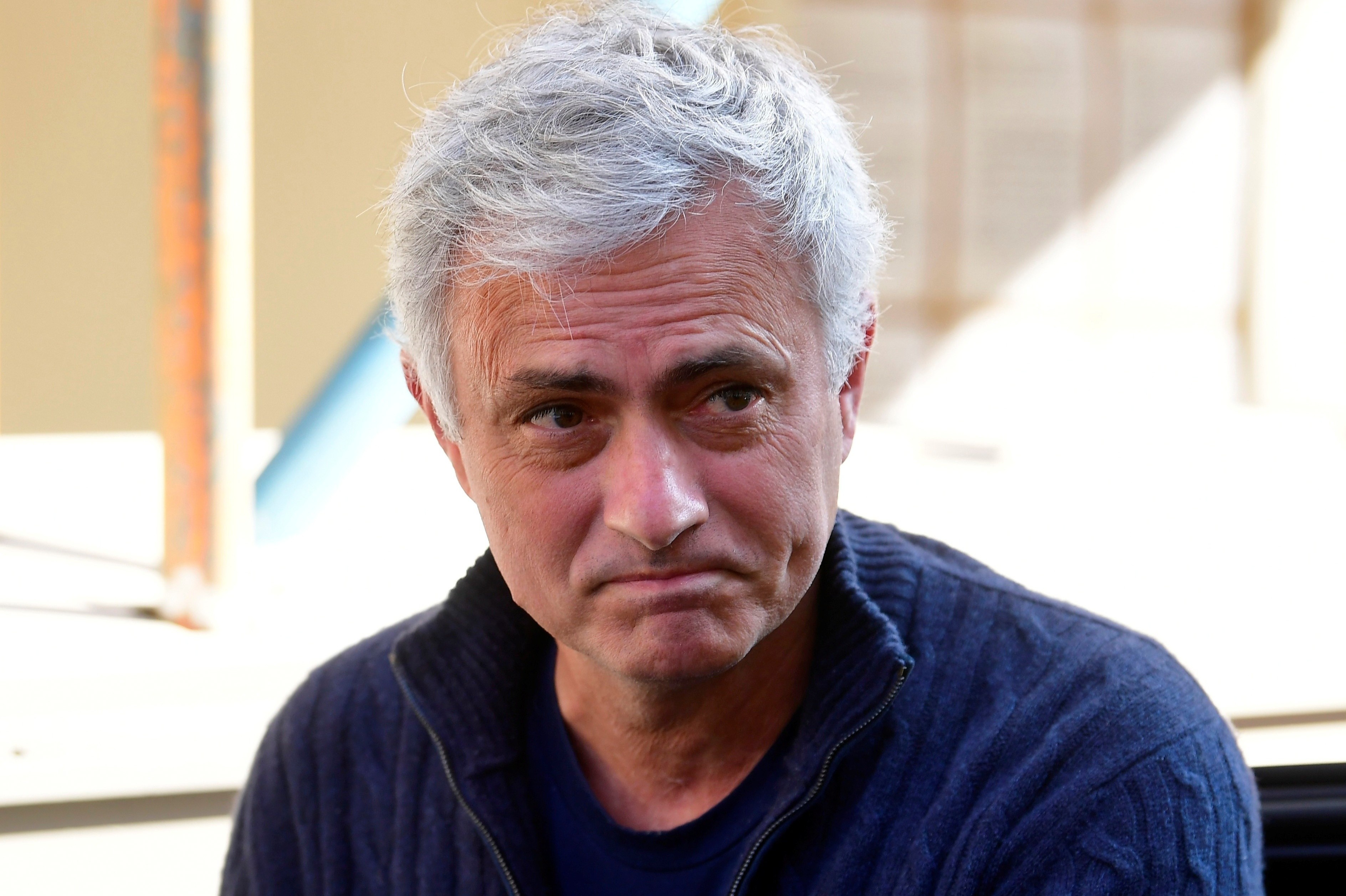 Tottenham co dung khi sa thai Mourinho? hinh anh