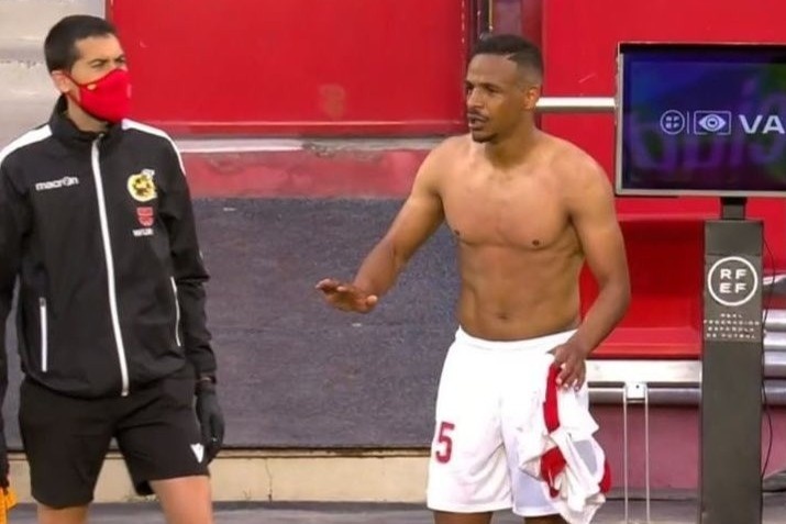 Trọng tài sai lầm ảnh 1 Trong tai sai lam anh 1