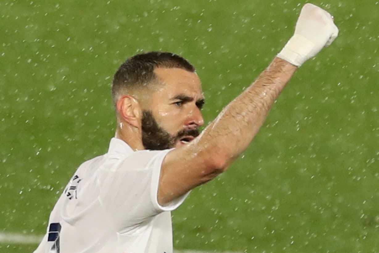 Benzema lap cot moc ghi ban tai Champions League hinh anh