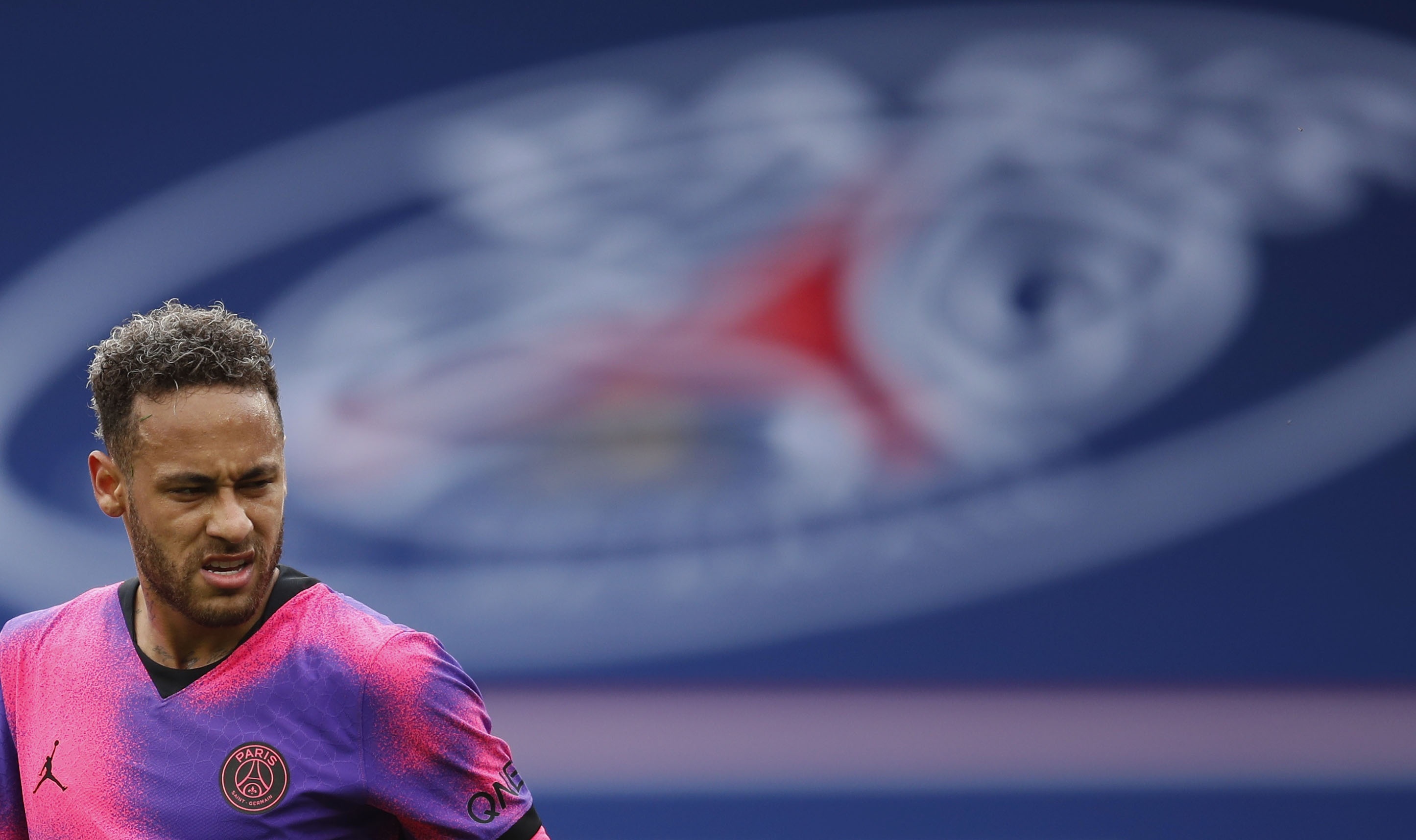 Neymar toa sang anh 9