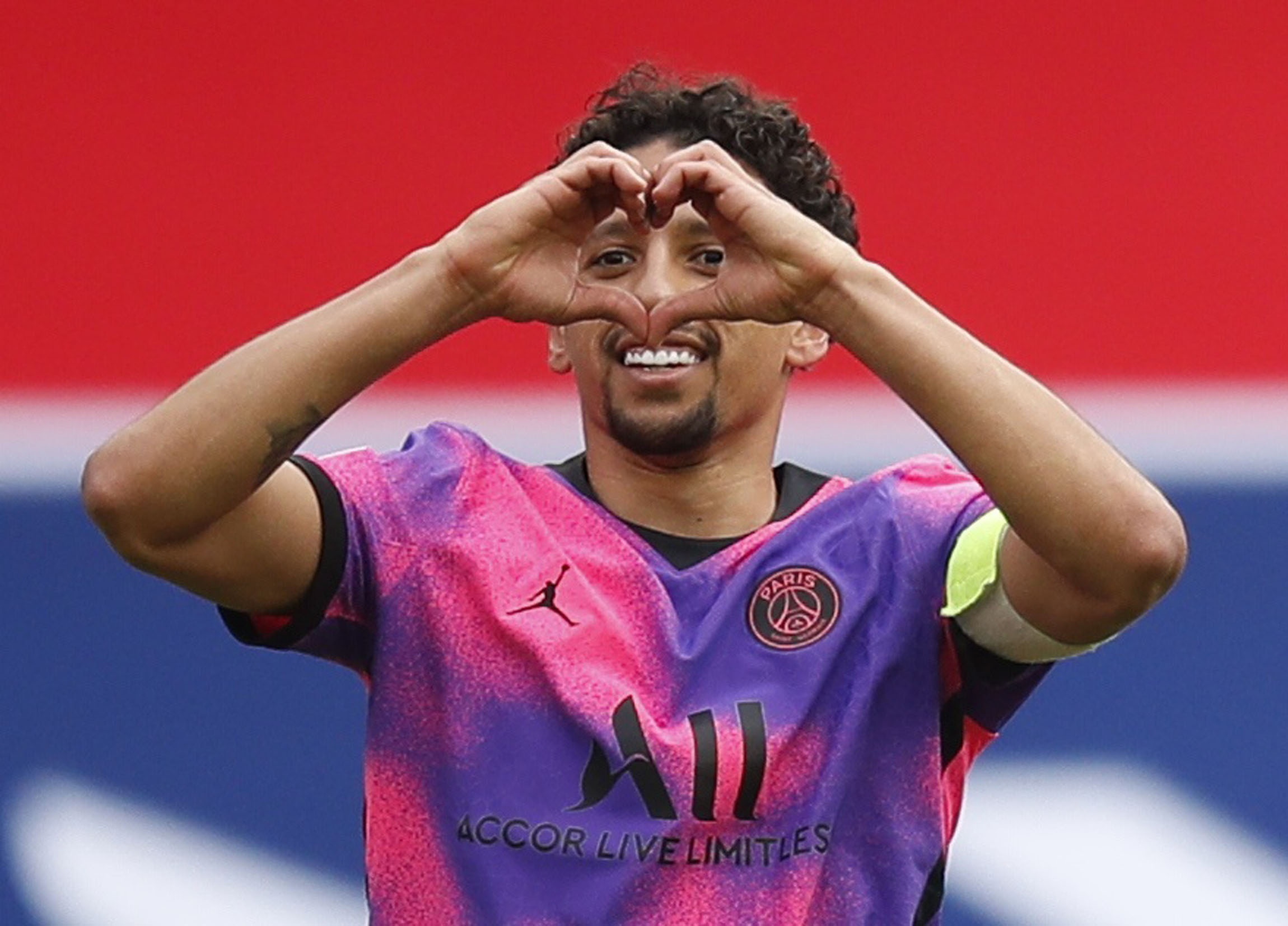 Neymar toa sang anh 5