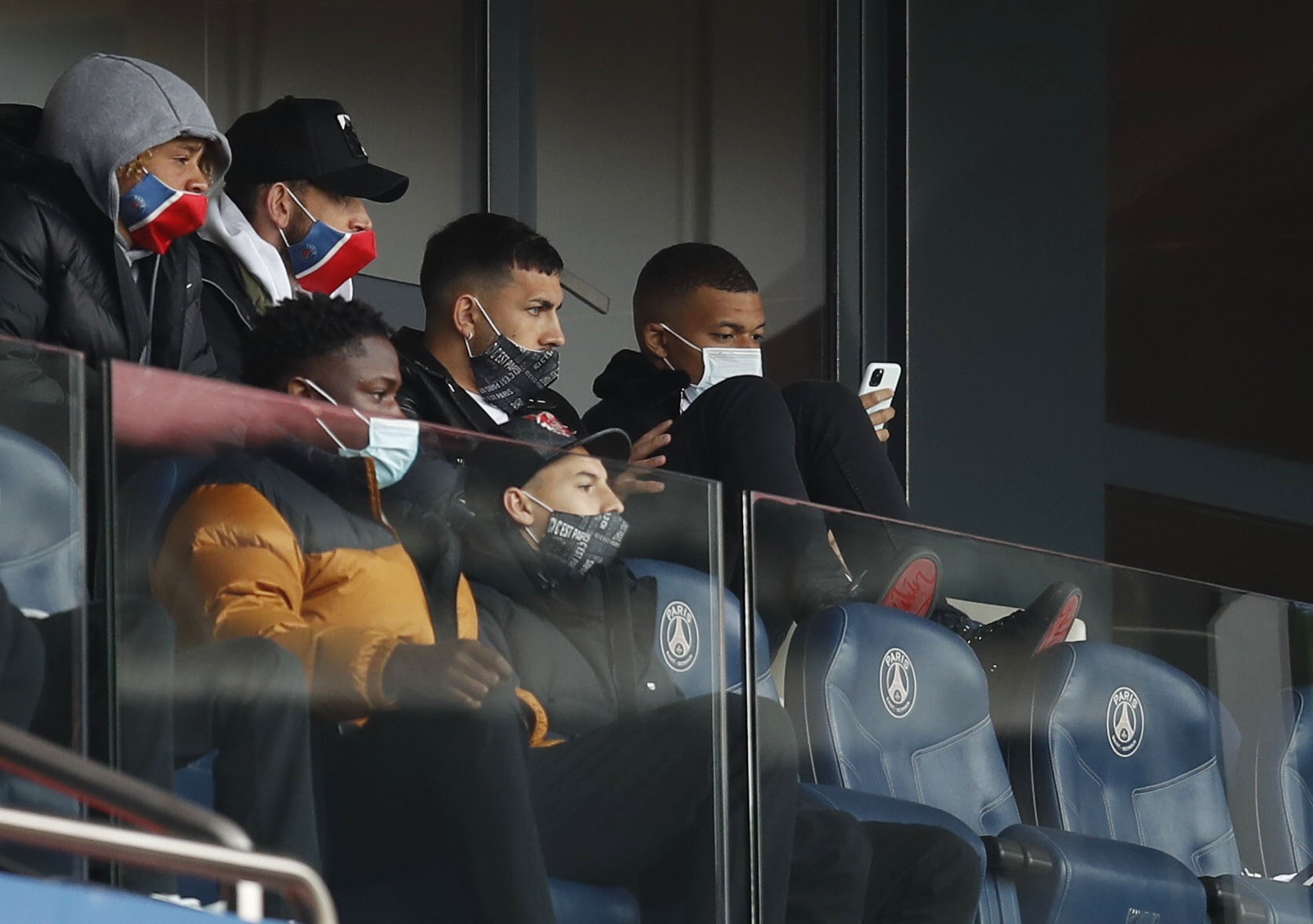 Neymar toa sang anh 2