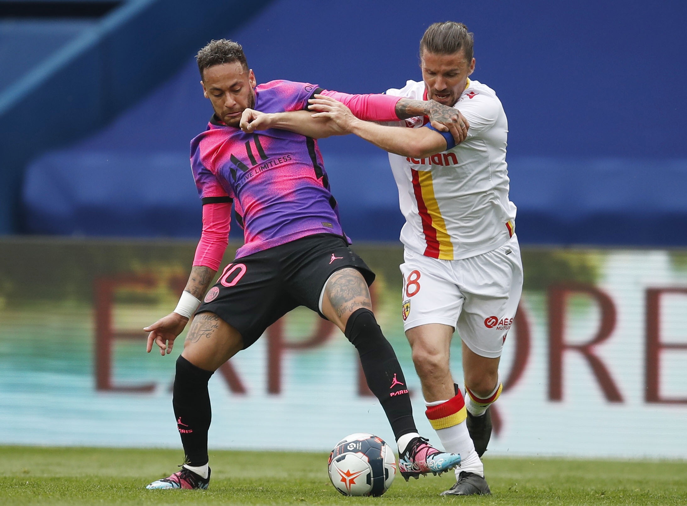 Neymar toa sang anh 3