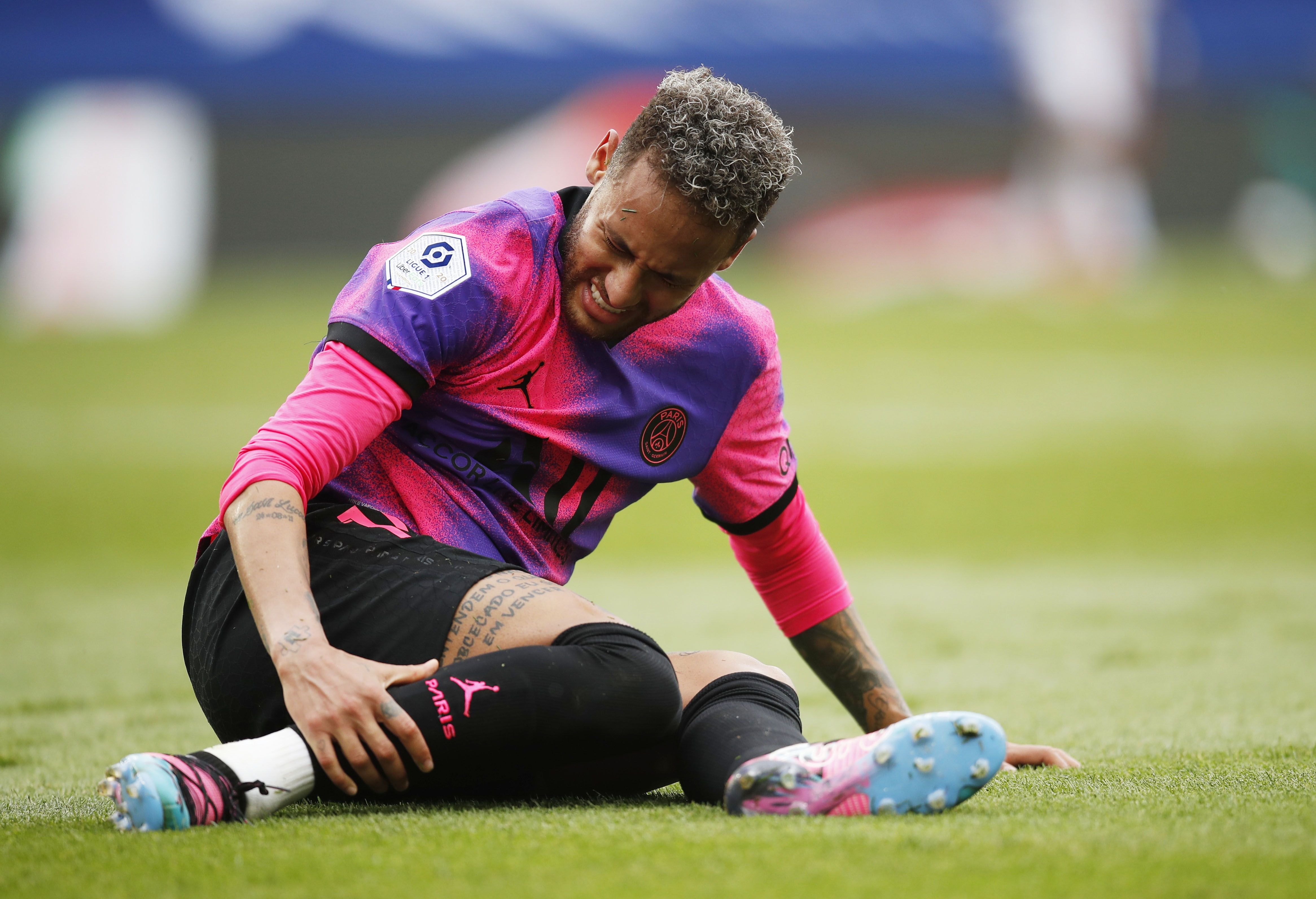 Neymar toa sang anh 7