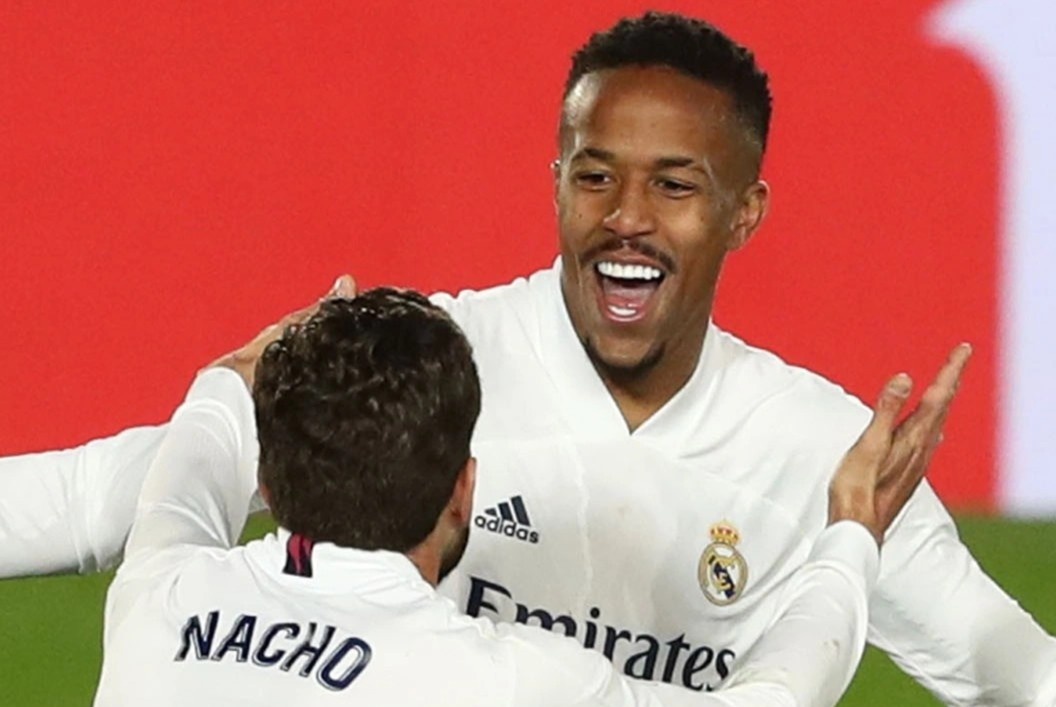 Real Madrid bam duoi ngoi dau cua Atletico hinh anh