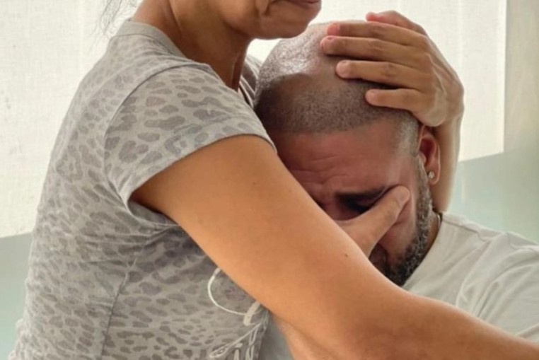 Adriano bat khoc sau khi duoc vinh danh hinh anh