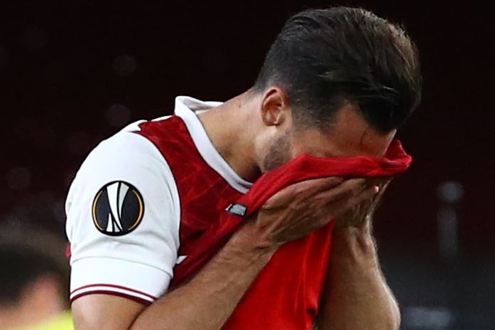 Arsenal bi loai khoi Europa League hinh anh