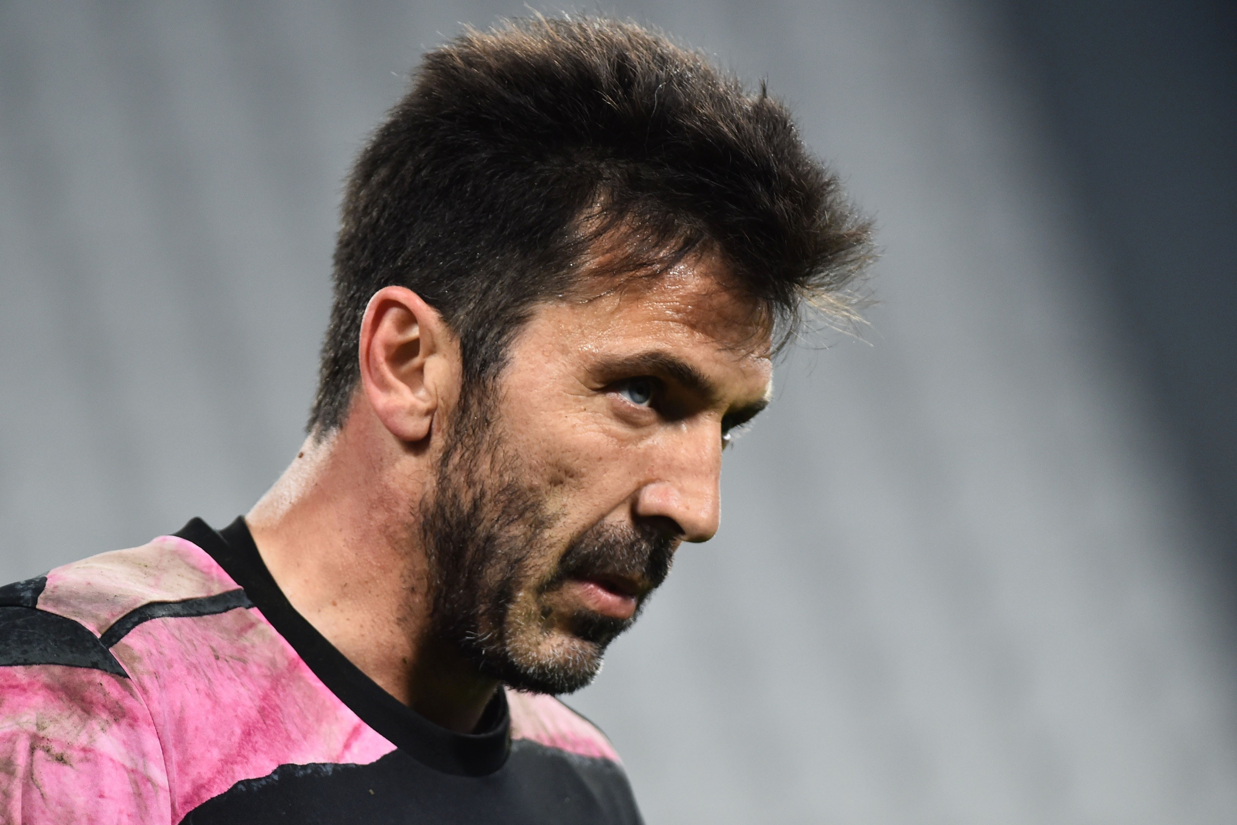 Buffon tu choi loi de nghi dau tien hinh anh